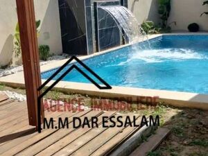 villa moderne avec piscine