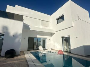 VILLA AVEC PISCINE PRIVÉE À MEZRAYA DJERBA EN TUNISIE