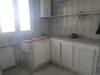AV un appartement de deux pièces dans une petite résidence