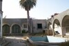a vdre une grande villa inachevée avec piscine