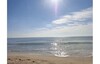 un bungalow à proximité de la mer