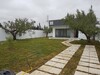 av une magnifique villa avec beau jardin