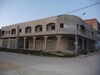 Bâtiment à 2 niveaux 2 façades 4 garages 5 appart