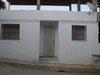 A.V une construction composée d’un studio pour la location au rez-de-chaussée,